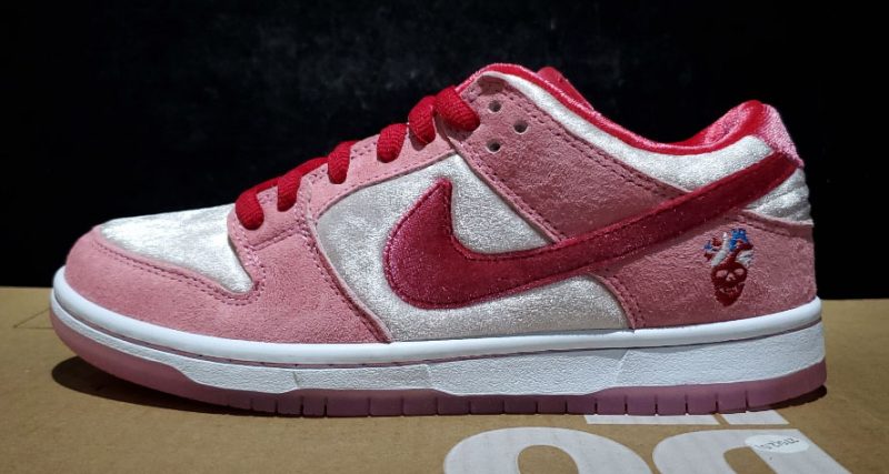 拒绝无良商家套路!nike dunk sb情人节配色刺绣对比区别。
